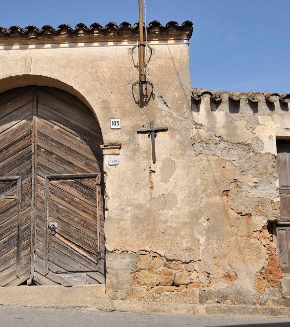 Casa di pietra e terra