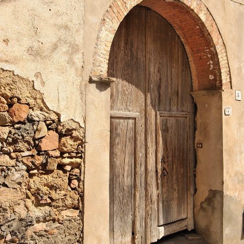 Centro storico, antico portale