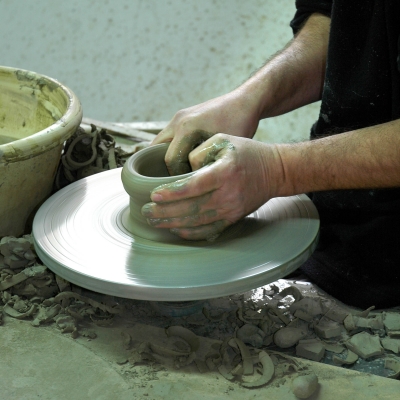 Lavorazione artigianale dell'argilla
