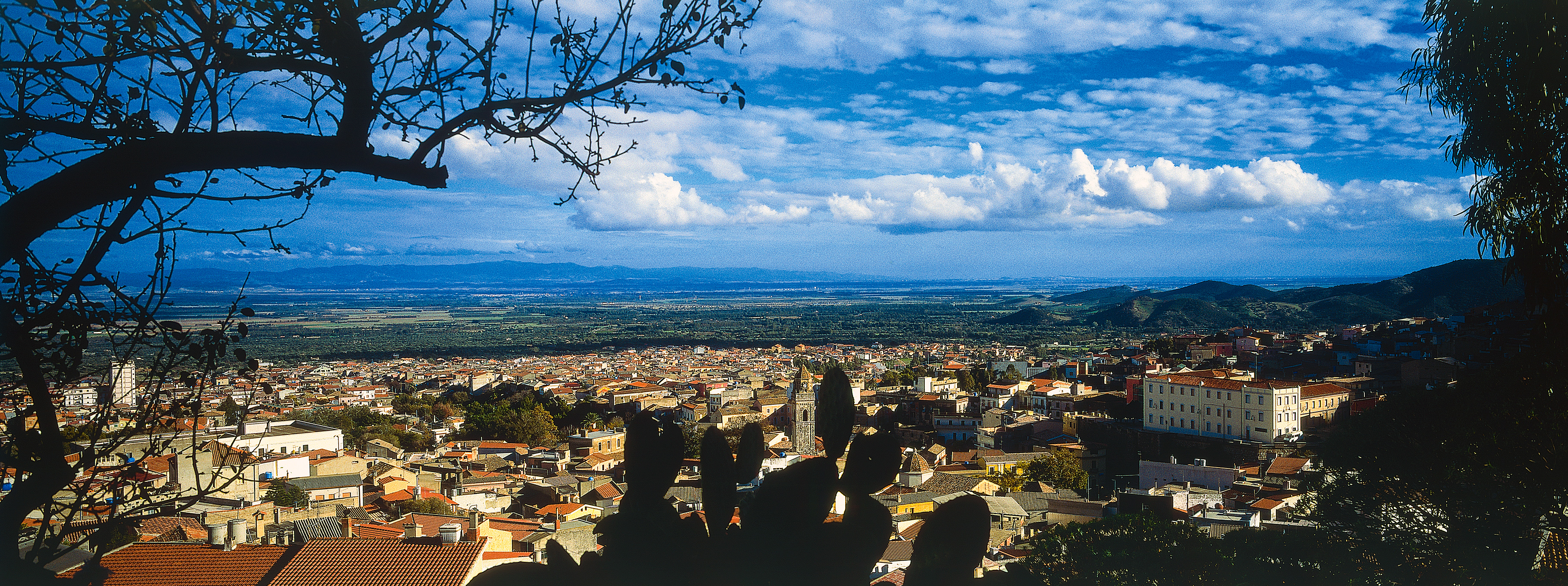 Overview of Paese d'Ombre