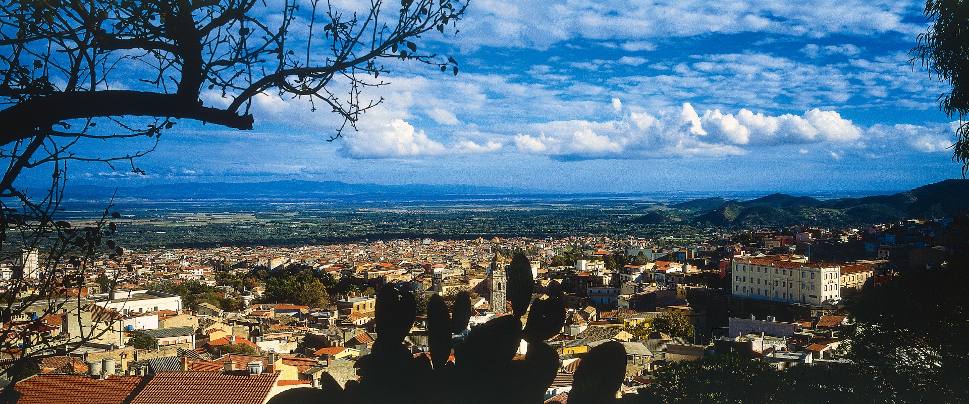 Panoramica di Paese d'Ombre