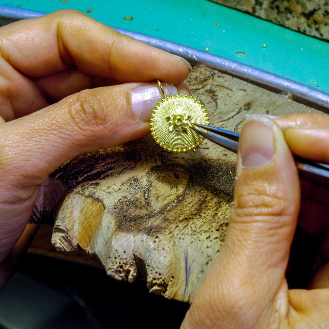 Goldsmith processing of the filigree
