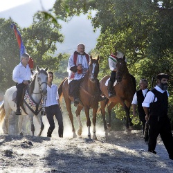 La processione a cavallo per la festa di Santu Sisinni