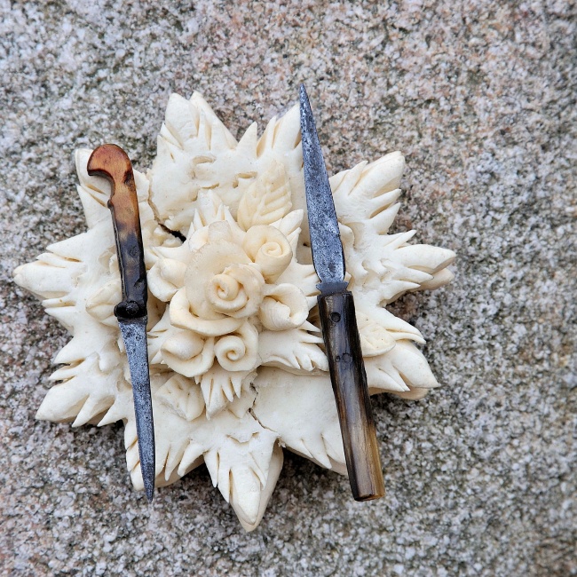 Coltelli per la decorazione del pane delle feste