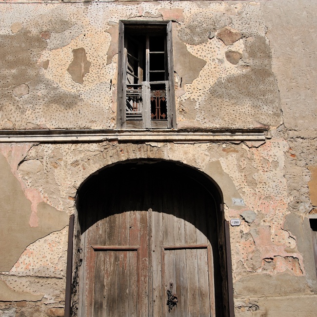 Historic center, ancient wooden portal