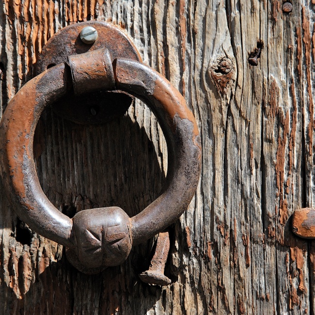 Historic center, detail of the handle of a wooden door