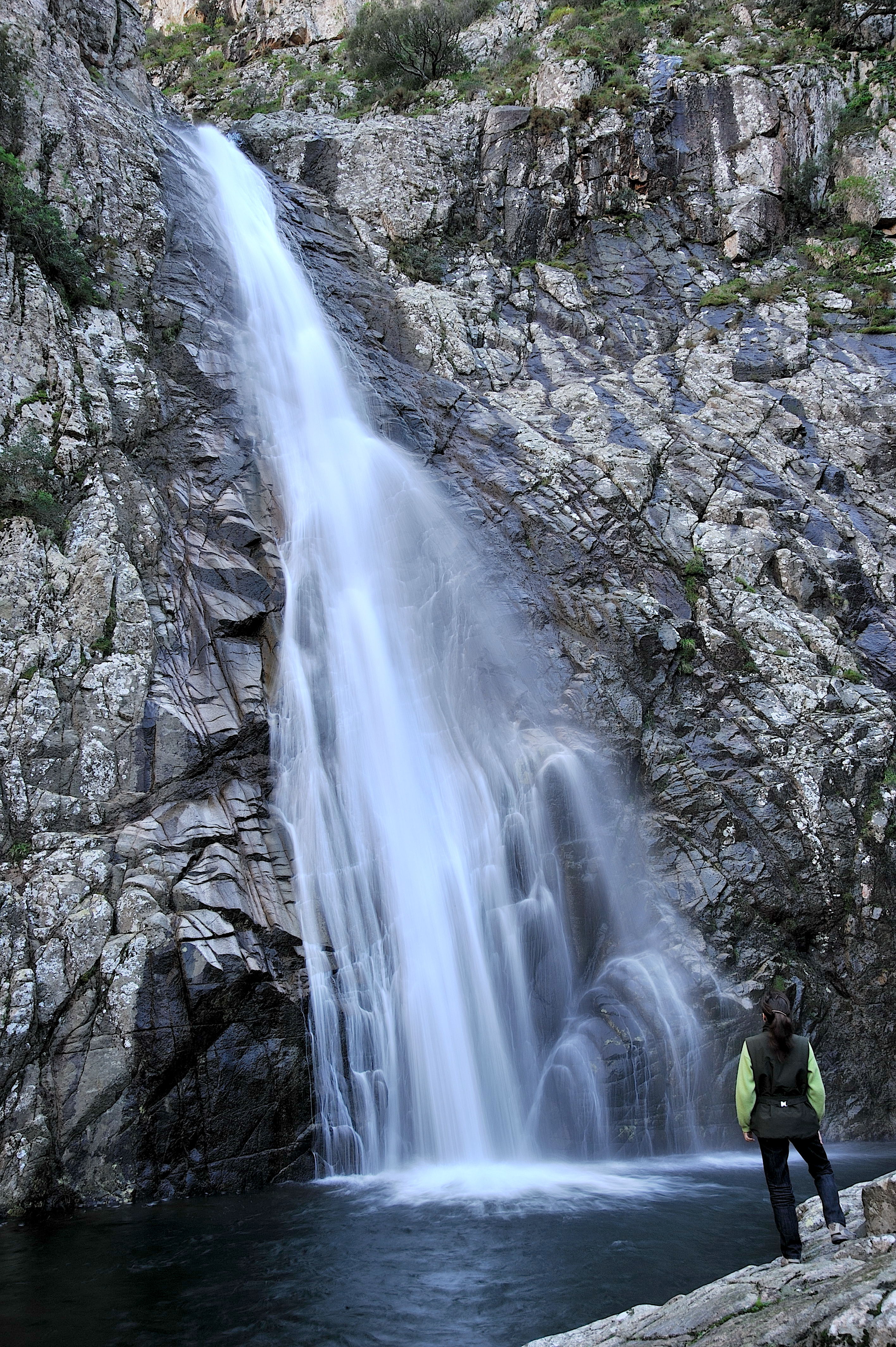 Visualizza la notizia: Cascata Piscina Irgas