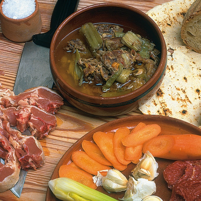 Agnello in umido con cardi servatici