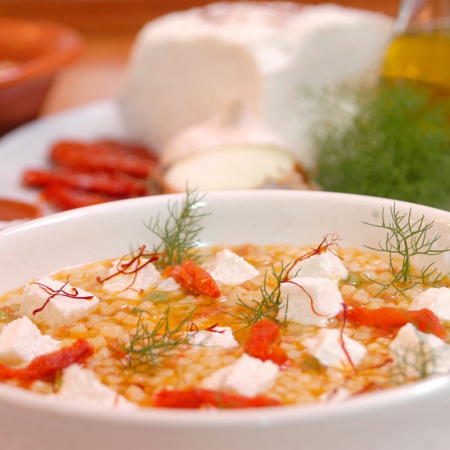 Minestra con formaggio fresco e finocchietto selvatico