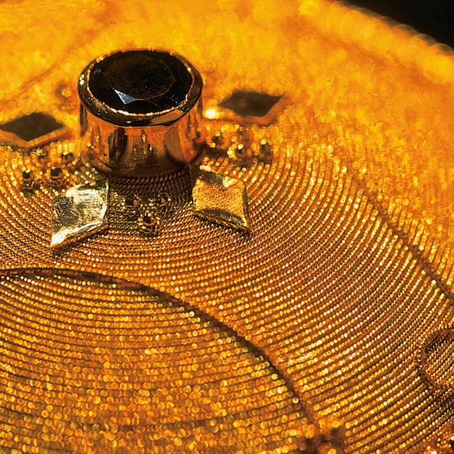 Arte orafa: particolare di un gioiello in filigrana