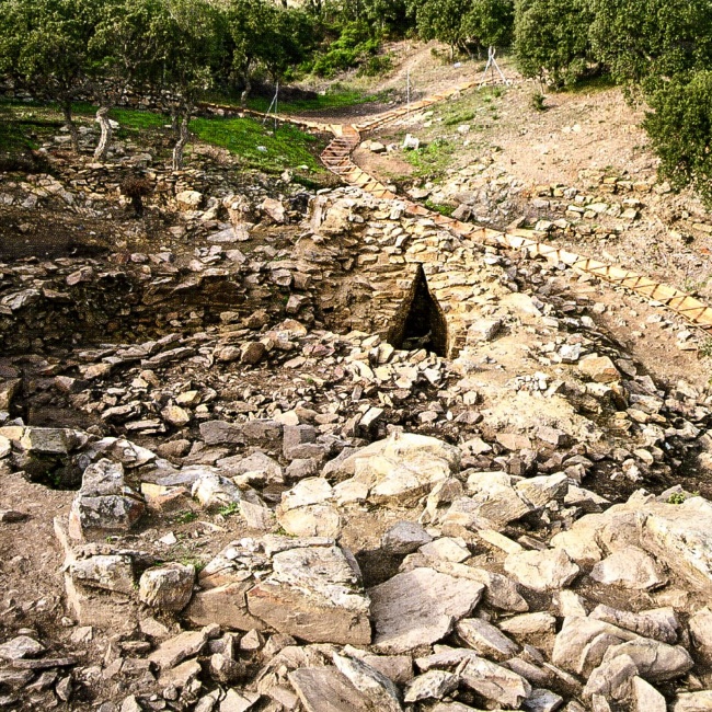 Vallermosa, area archeologica di Matzanni. Templio a pozzo