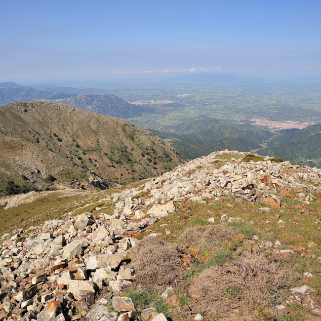 Punta Perda de Sa Mesa, the territory seen from the highest point of Monte Linas