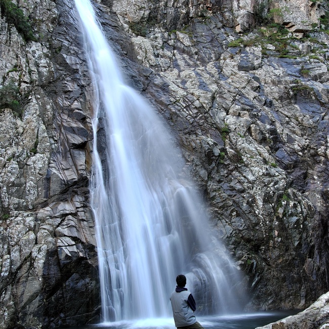 The waterfall seen from the front