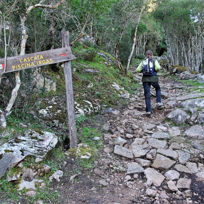 Piscina Irgas, towards the waterfall on path 113