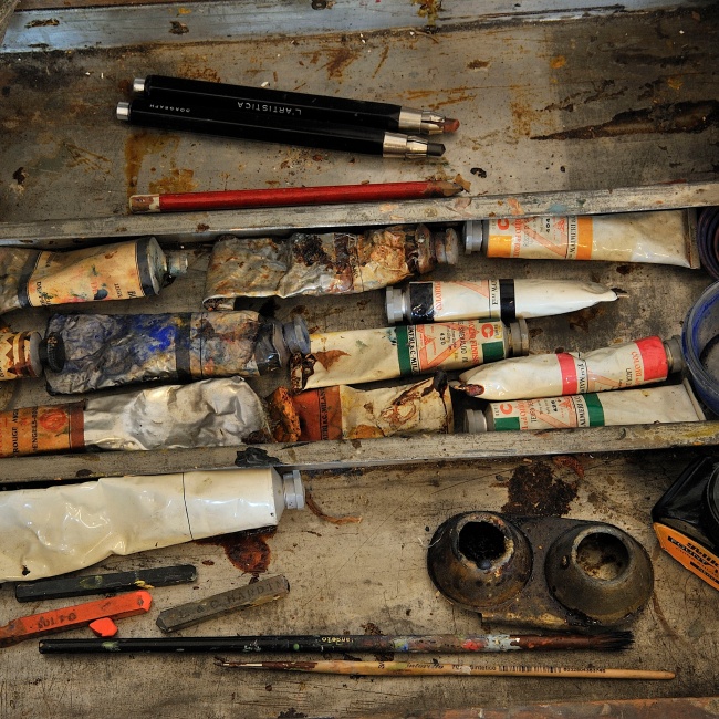 Colori ad olio nello studio dello scrittore