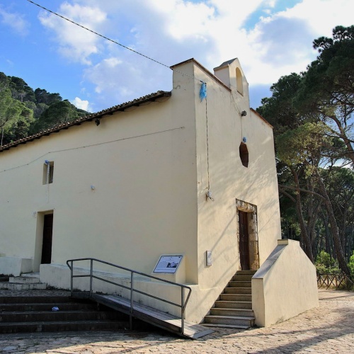 Chiesa del Carmine, veduta laterale della facciata