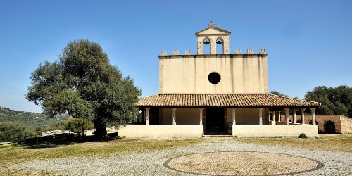 Chiesa di San Sisinnio, veduta frontale
