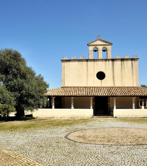 Chiesa di San Sisinnio, veduta frontale