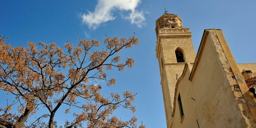 Chiesa di Santa Barbara, veduta laterale della facciata