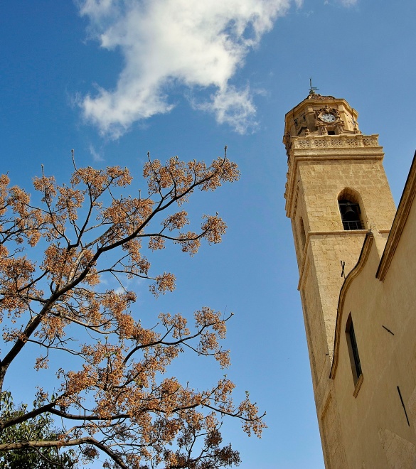 Side view of the facade