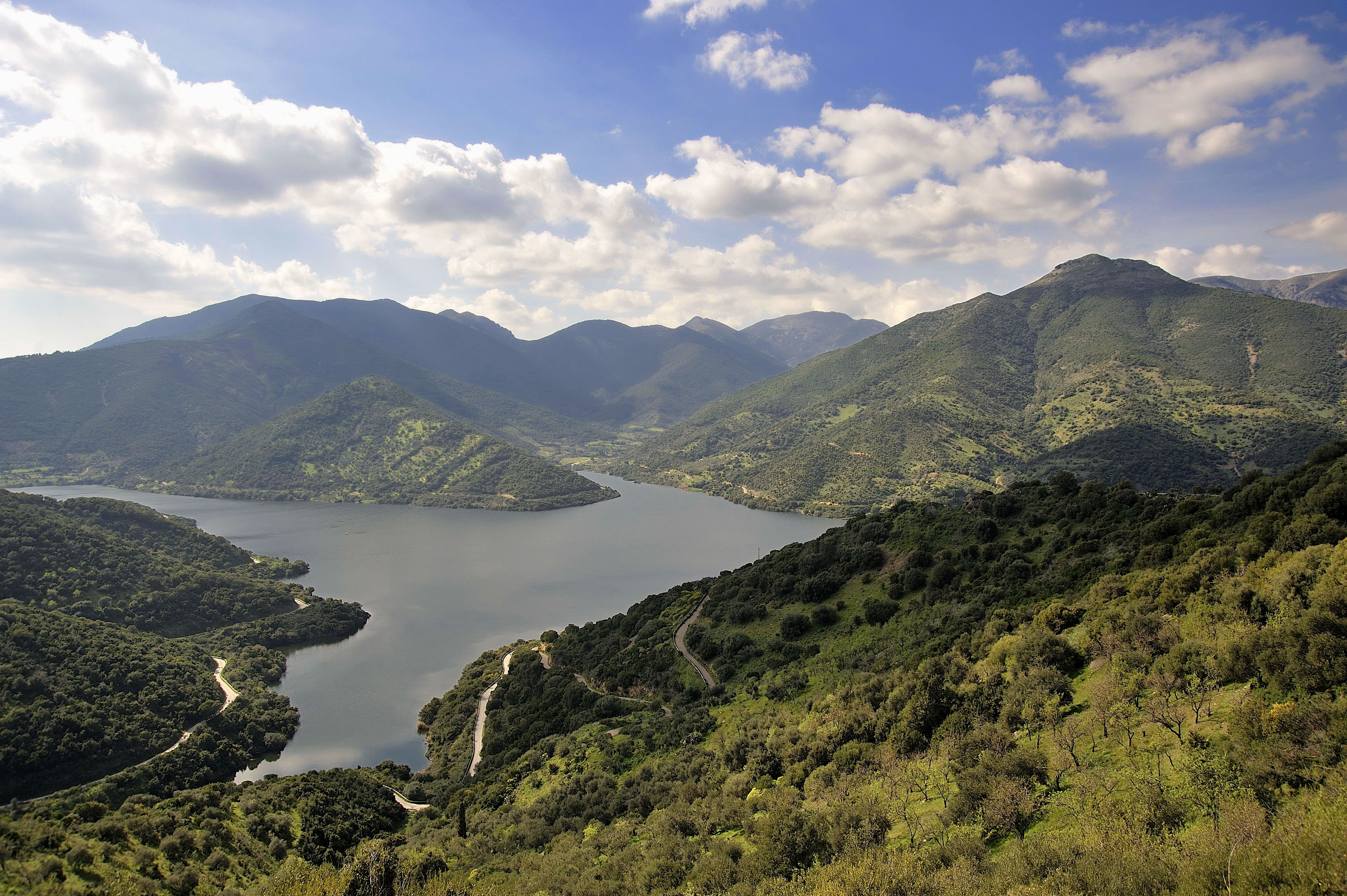 Video Il Lago sul rio Leni e la vallata dei ciliegi