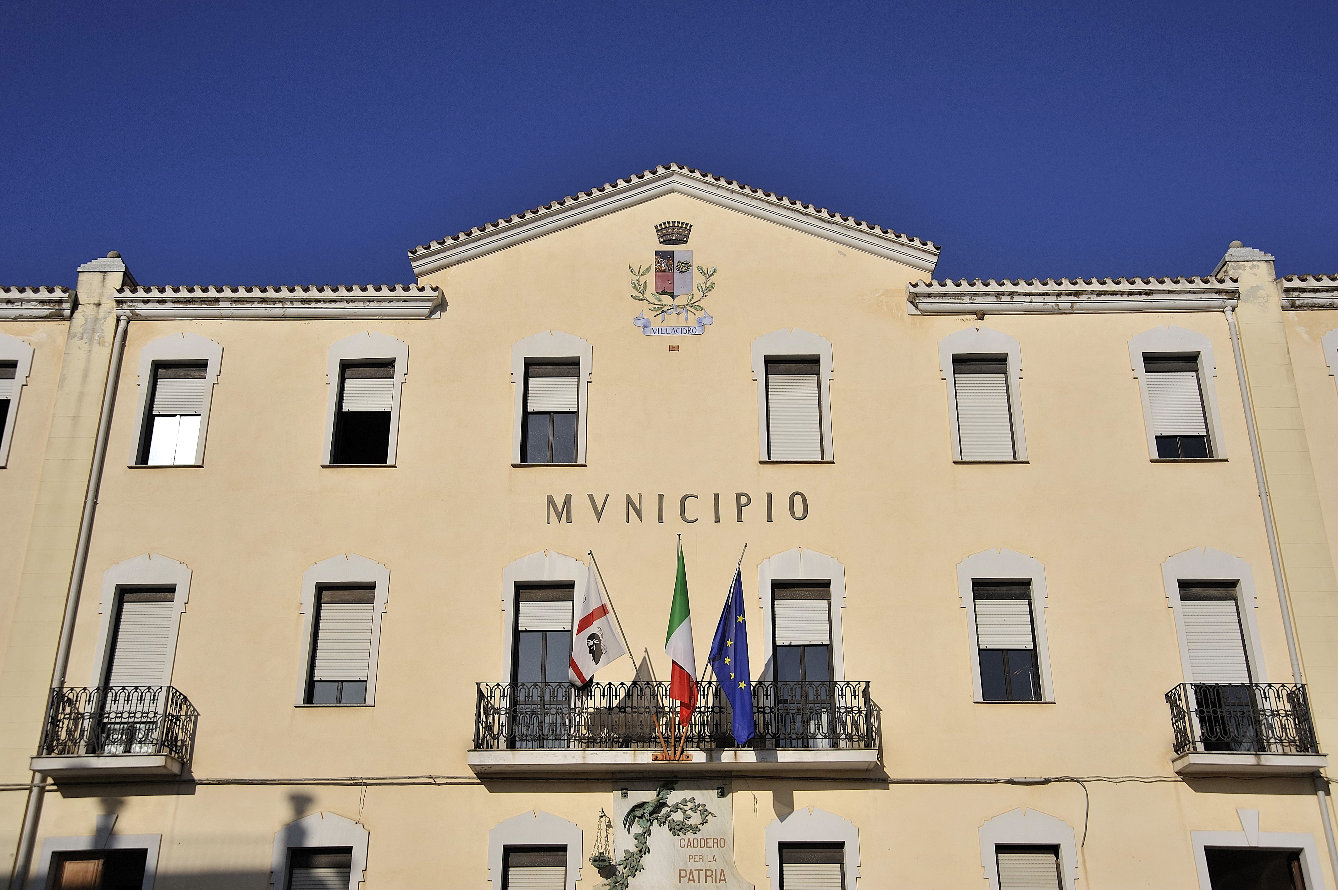 Visualizza la notizia: Piazza municipio e Palazzo municipale