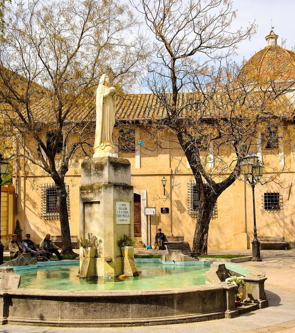 Piazza Zampillo, the fountain and the Montegranatico