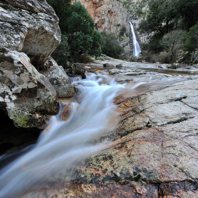 Piscina Irgas waterfall, stream below